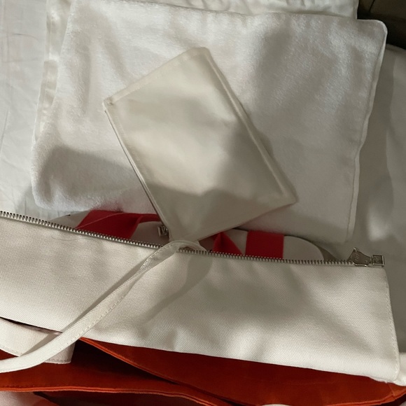 Hermès Adada Diaper Bag with horse print throughout, dual exterior pockets - Picture 5 of 6